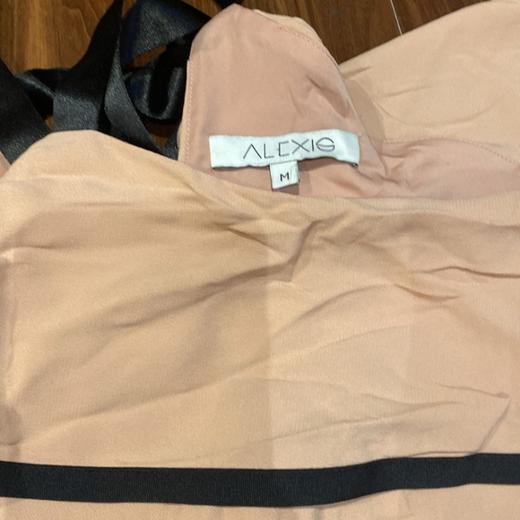 Alexis / Malia Cold Shoulder Crepe Top dusty rose pink M medium - Picture 4 of 5